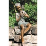 Pawel Andryszewski: Gartenskulptur 'Junge mit Flöte', Bronze